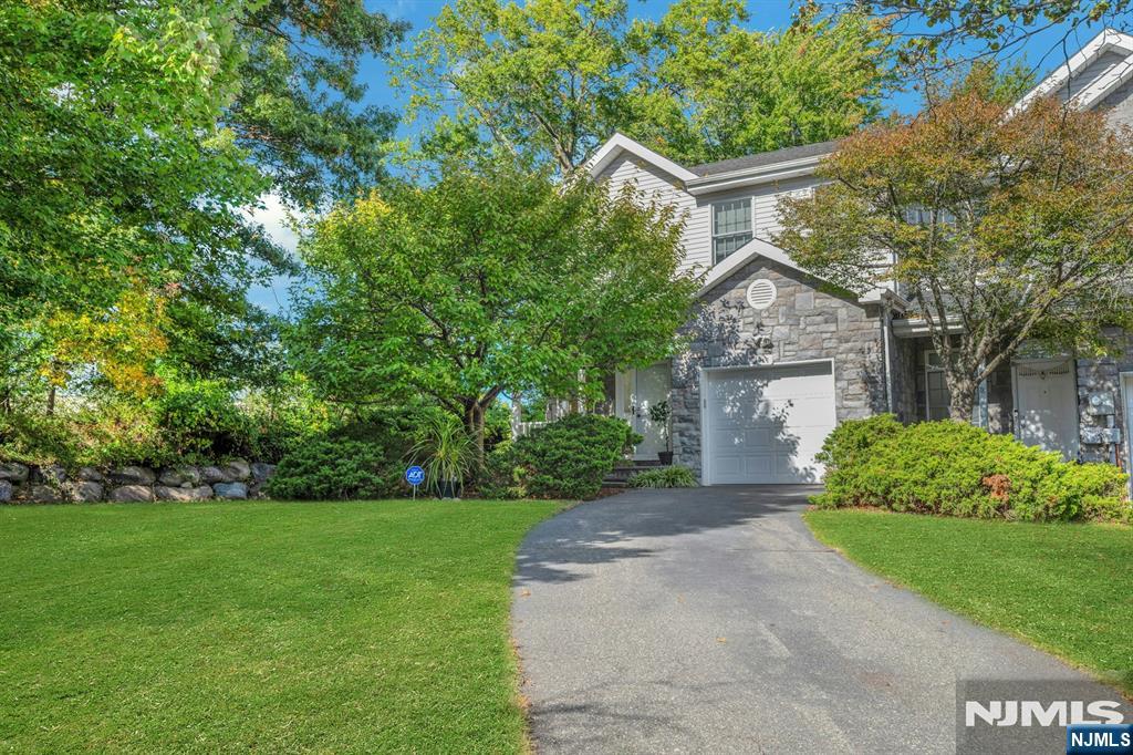 84 Emily Place - Photo 2