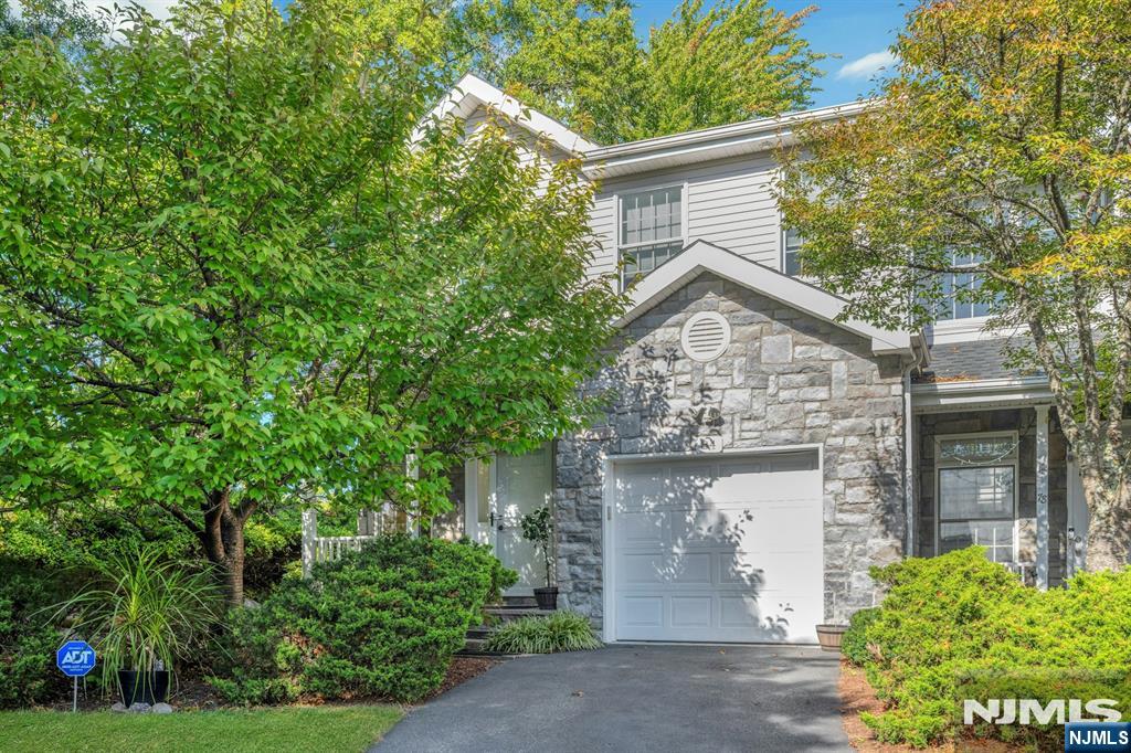 84 Emily Place - Photo 3