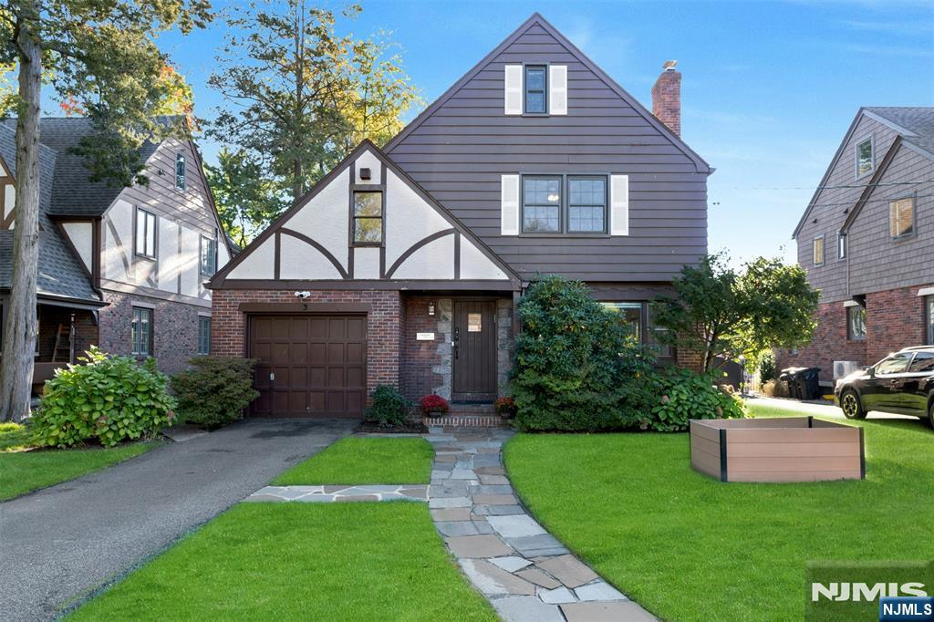Photo 1 of Single family home for sale at 1325 Pennington Rd, Teaneck, NJ 07666 | MLS# 26038743 | Listing updated on 2026-10-16