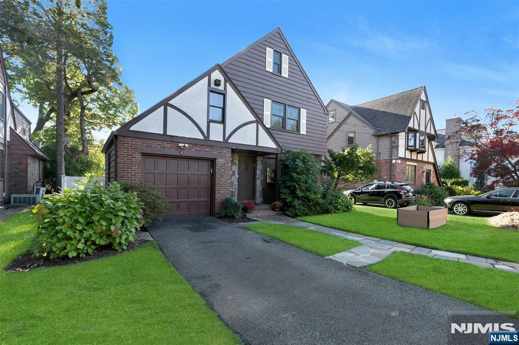 Photo 2 of Single family home for sale at 1325 Pennington Rd, Teaneck, NJ 07666 | MLS# 26038743 | Listing updated on 2026-10-16