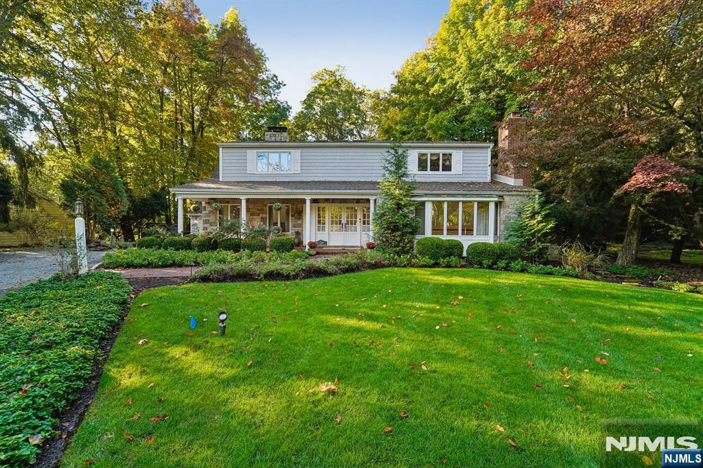 Photo 1 of Single family home for sale at 28 Parker Pl, Upper Saddle River, NJ 07458 | MLS# 26038744 | Listing updated on 2026-10-16