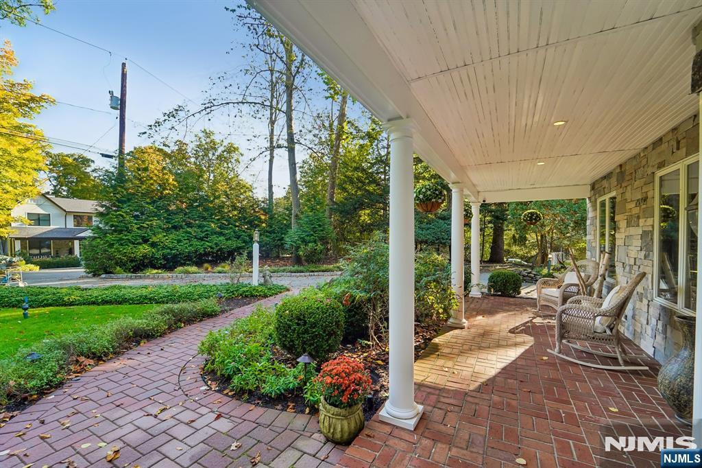 Photo 3 of Single family home for sale at 28 Parker Pl, Upper Saddle River, NJ 07458 | MLS# 26038744 | Listing updated on 2026-10-16