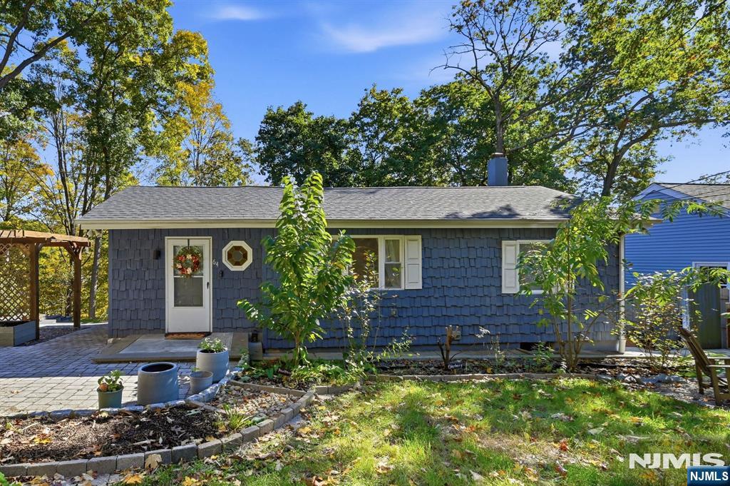 64 Truman Boulevard - Photo 1