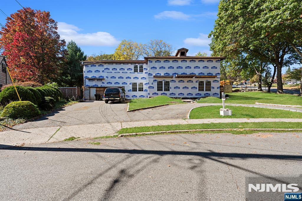 150 Lawrence Drive - Photo 2