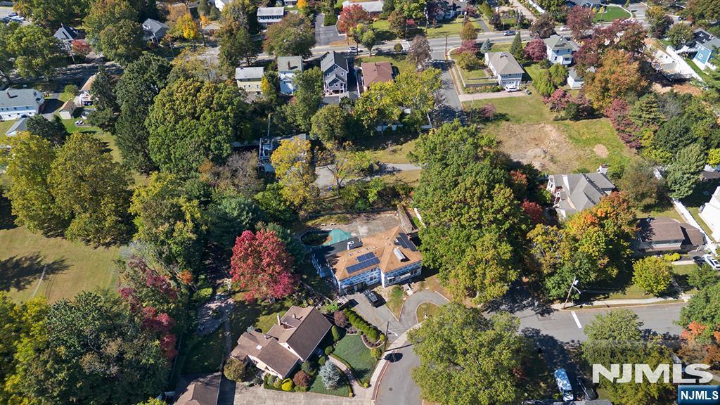 150 Lawrence Drive - Photo 4