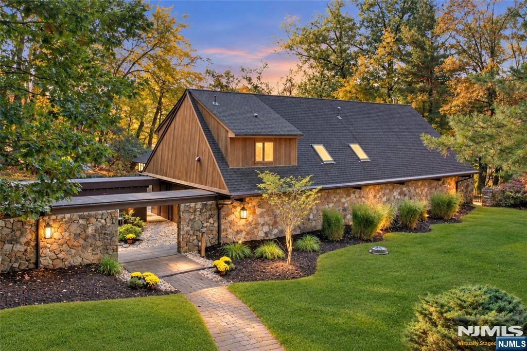 Photo 1 of Single family home for sale at 59 Youngs Rd, Mahwah, NJ 07430 | MLS# 26038766 | Listing updated on 2026-10-15