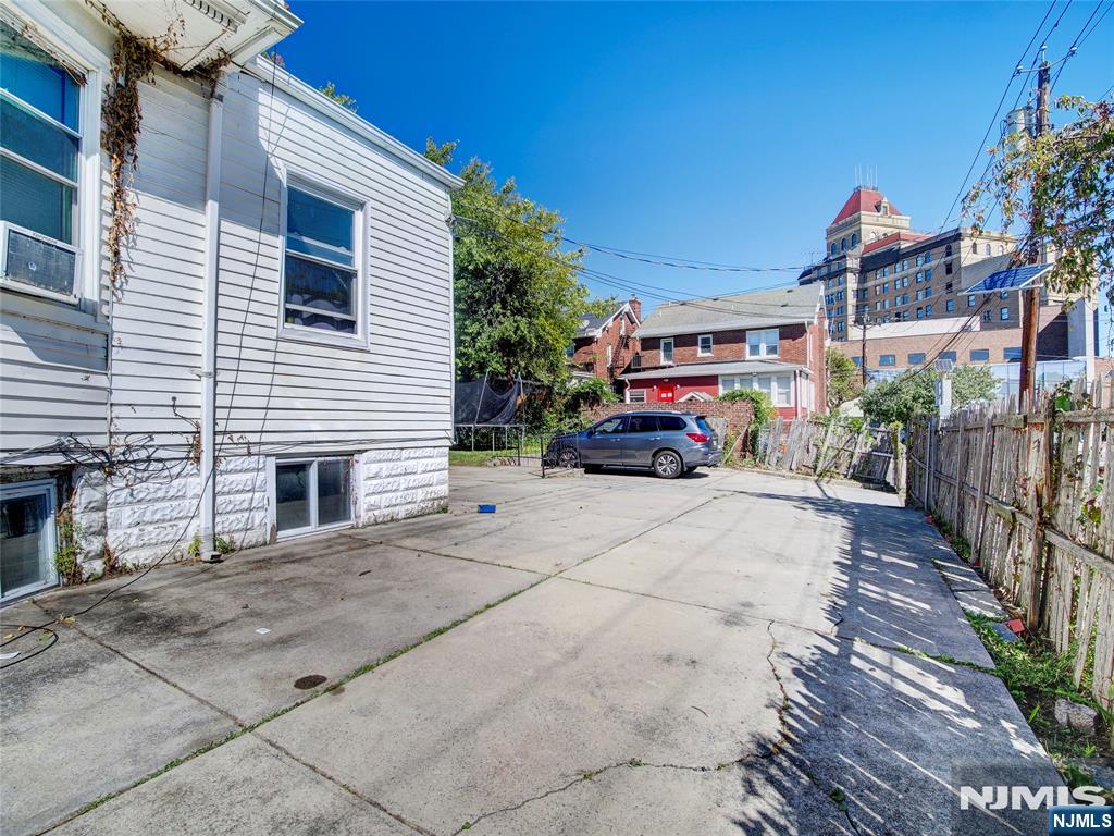 199 Weequahic Avenue - Photo 2