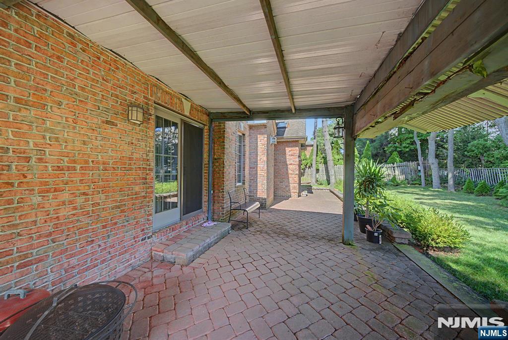217 Lyncrest Road — photo 44