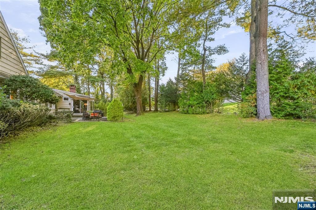 389 W Shore Drive - Photo 5