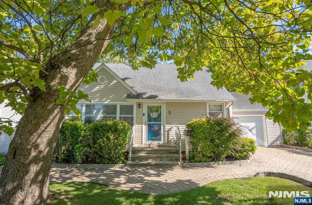Photo 1 of Single family home for sale at 11 Jackson Pl, Moonachie, NJ 07074 | MLS# 26038891 | Listing updated on 2026-10-18