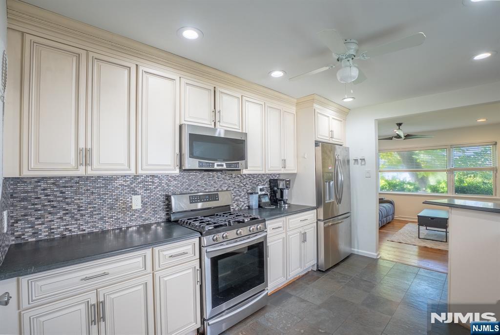 Photo 4 of Single family home for sale at 11 Jackson Pl, Moonachie, NJ 07074 | MLS# 26038891 | Listing updated on 2026-10-18