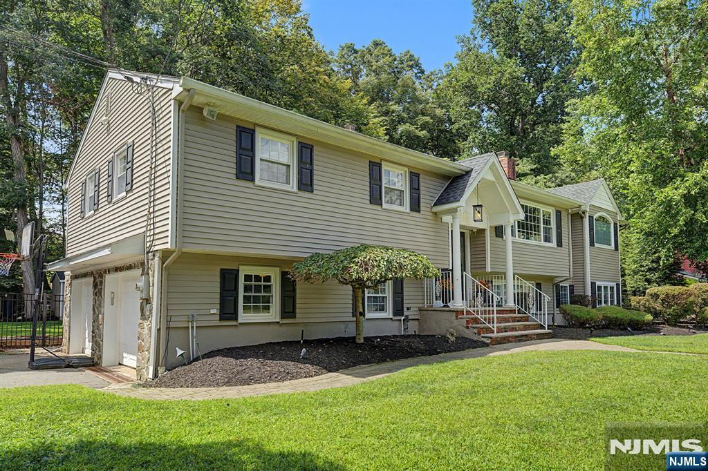 Photo 2 of Single family home for sale at 62 Andrew Ave, Oakland, NJ 07436 | MLS# 26038917 | Listing updated on 2026-10-16