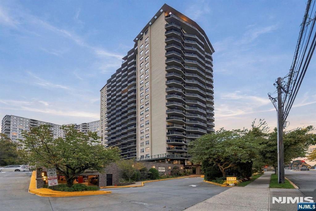 2077 Center Avenue 11H - Photo 2