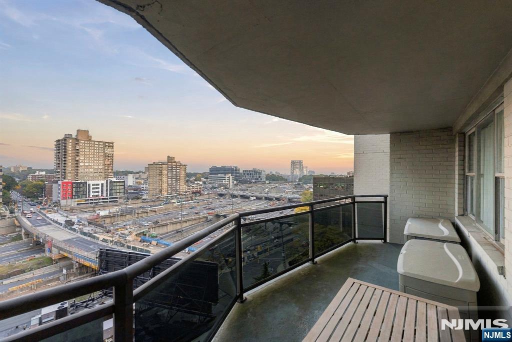 2077 Center Avenue 11H - Photo 4