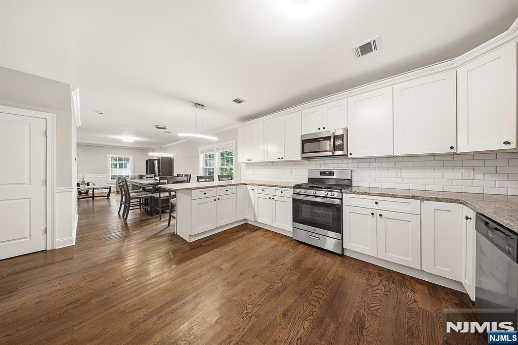102 Large Avenue - Photo 4