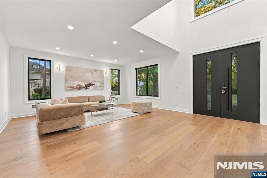 785 Summit Avenue — photo 11