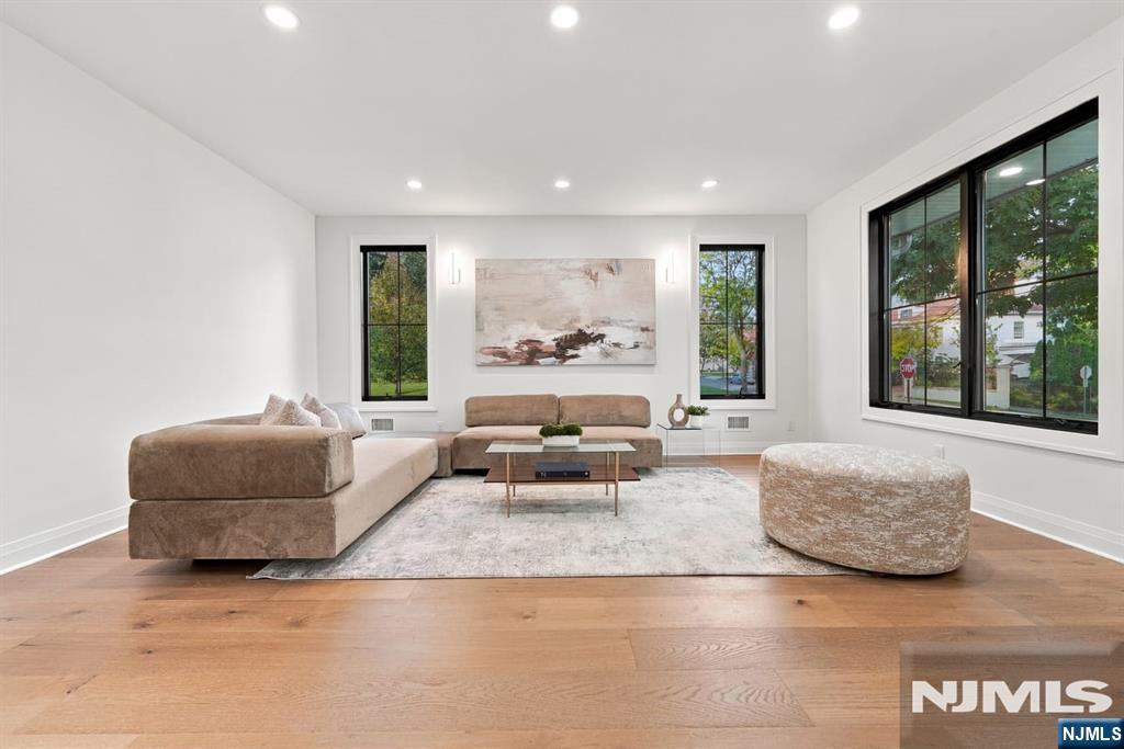 785 Summit Avenue — photo 14