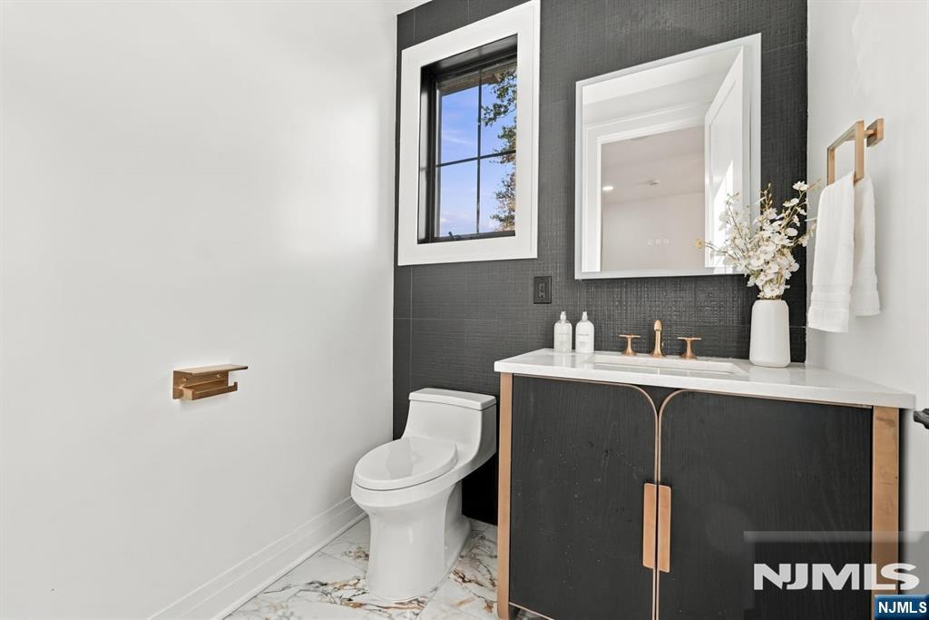 785 Summit Avenue — photo 18