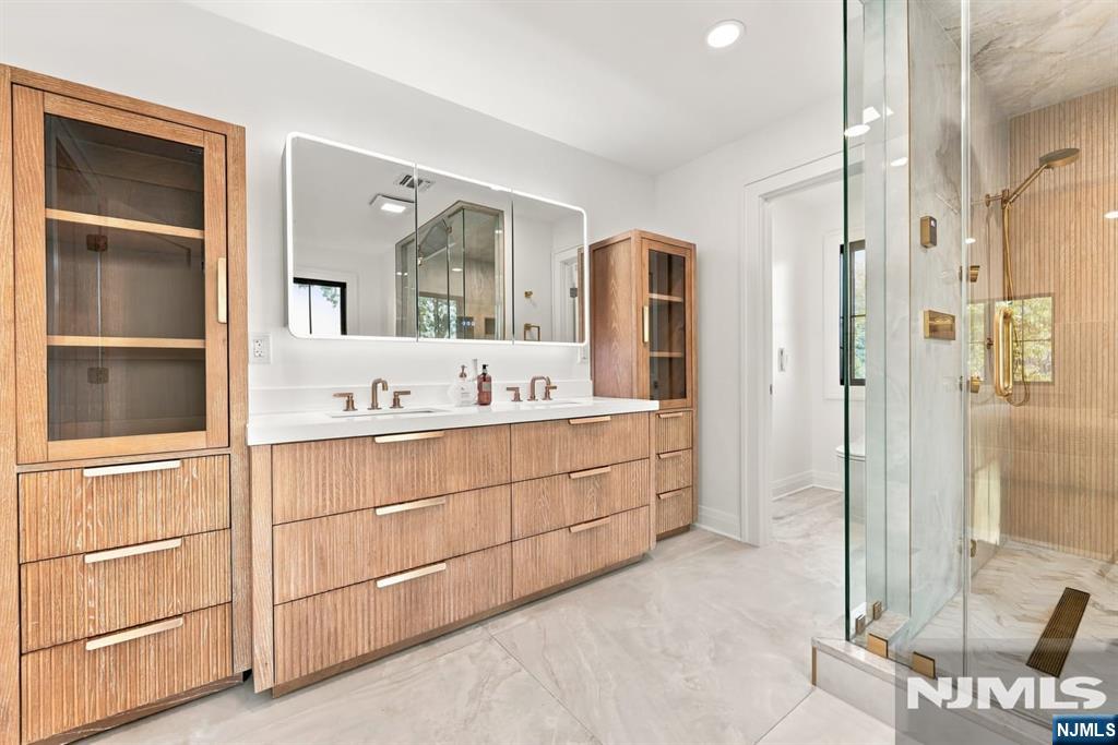 785 Summit Avenue — photo 22