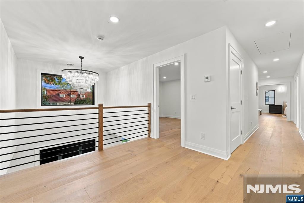 785 Summit Avenue — photo 28