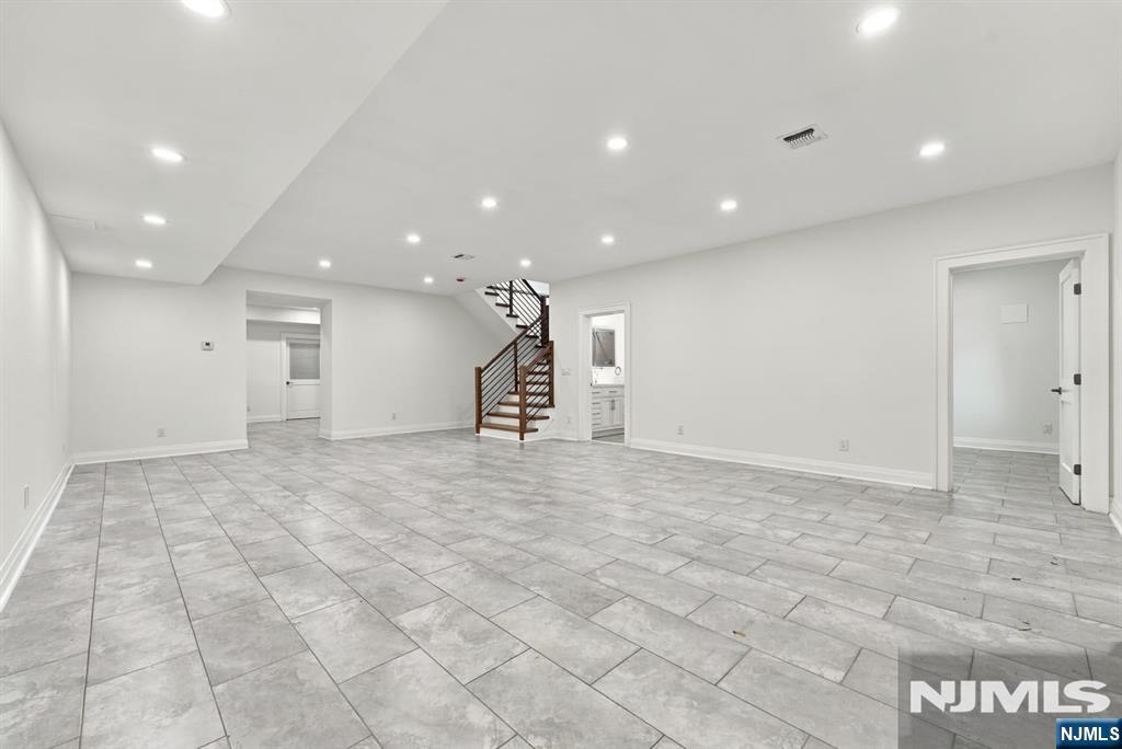 785 Summit Avenue — photo 30