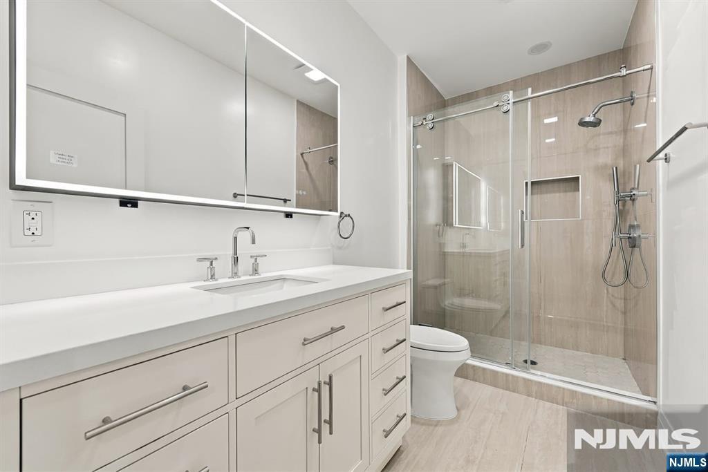 785 Summit Avenue — photo 31