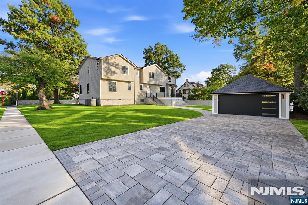 785 Summit Avenue — photo 33