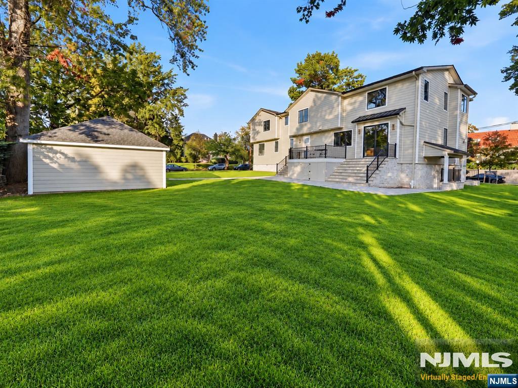 785 Summit Avenue — photo 34