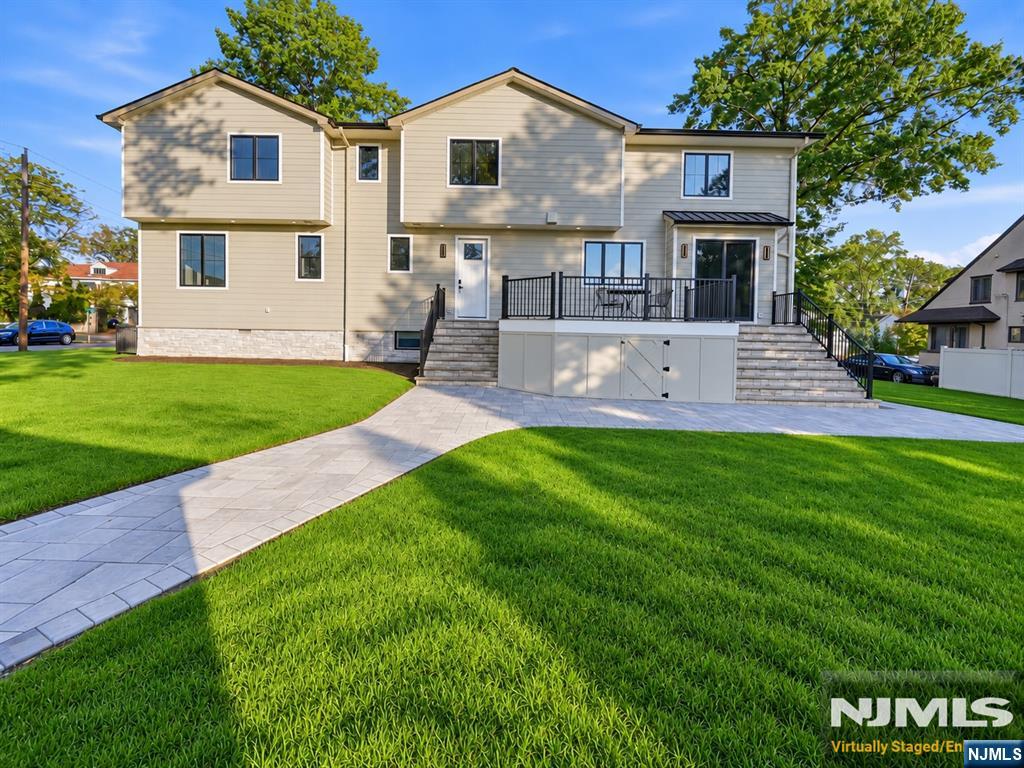 785 Summit Avenue — photo 35