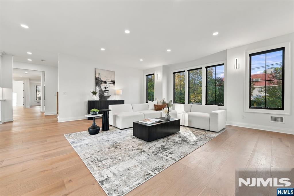 785 Summit Avenue — photo 8
