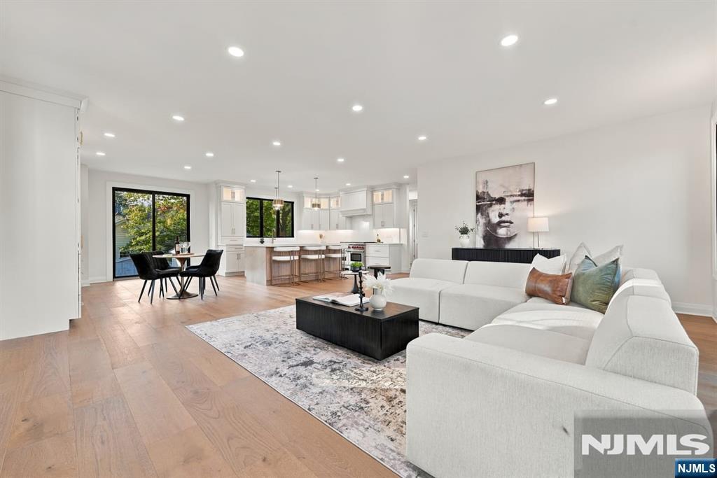 785 Summit Avenue — photo 9