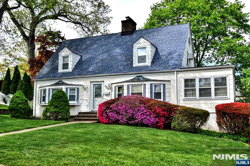 137 Manhattan Avenue - Photo 2