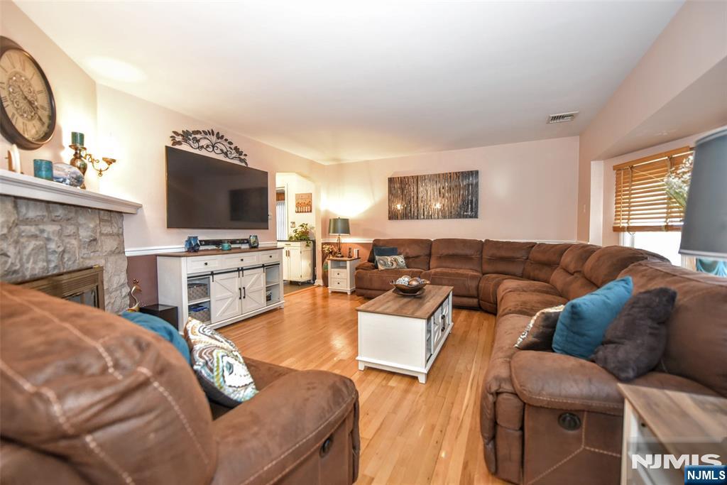 137 Manhattan Avenue - Photo 4