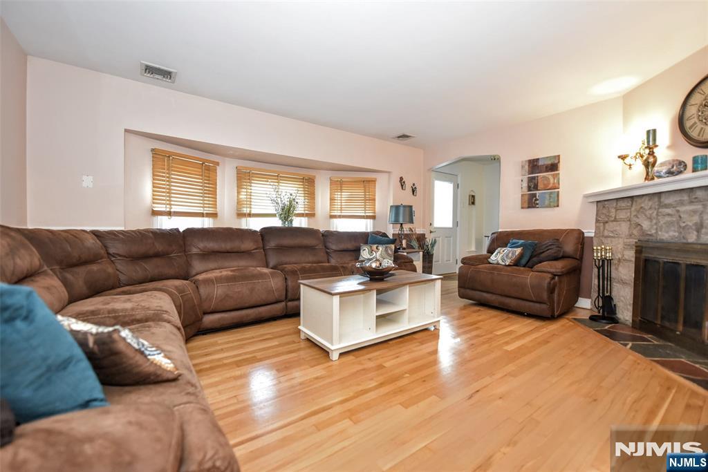 137 Manhattan Avenue - Photo 5