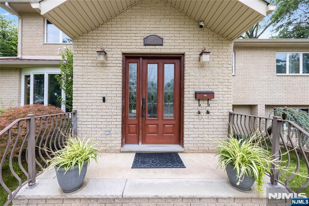 39-03 Garvey Place - Photo 5