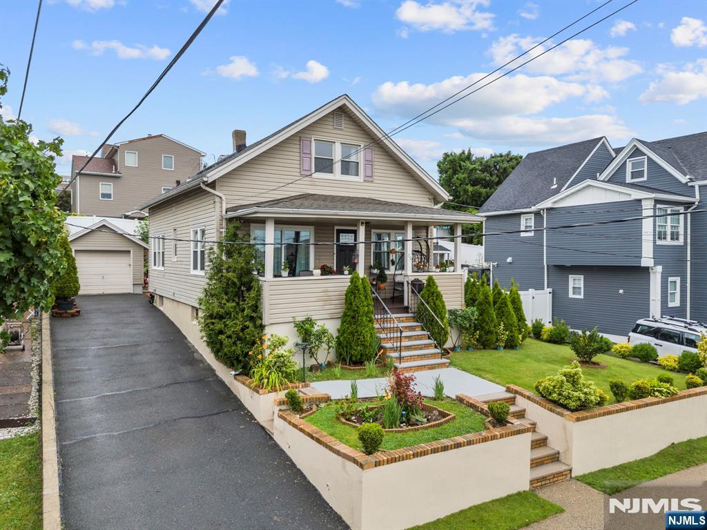79 Columbia Street - Photo 2