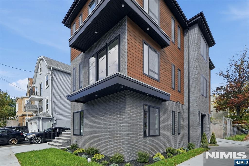 97 9th Avenue - Photo 2