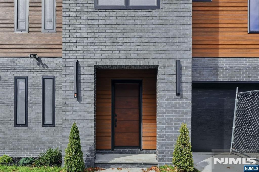 97 9th Avenue - Photo 3