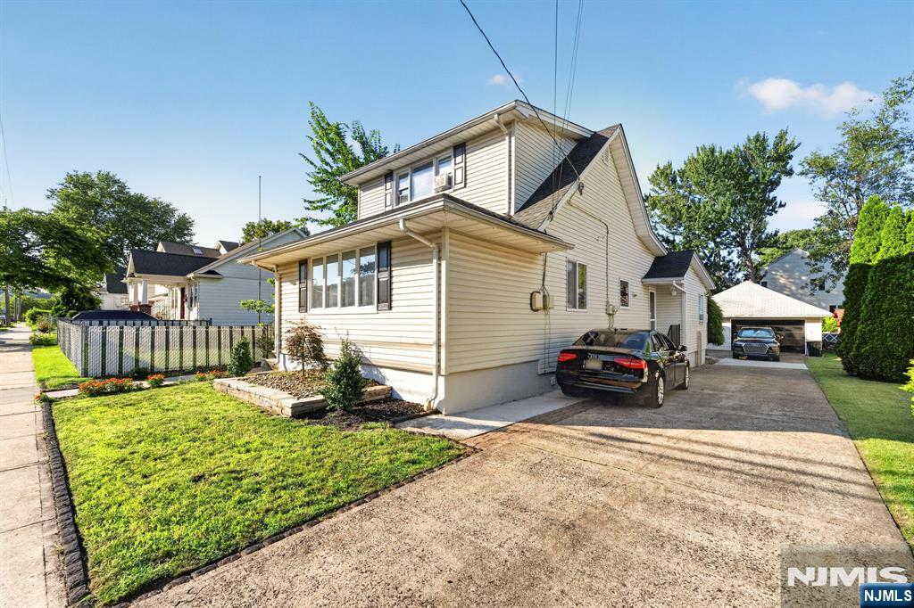 130 Rowland Avenue - Photo 2