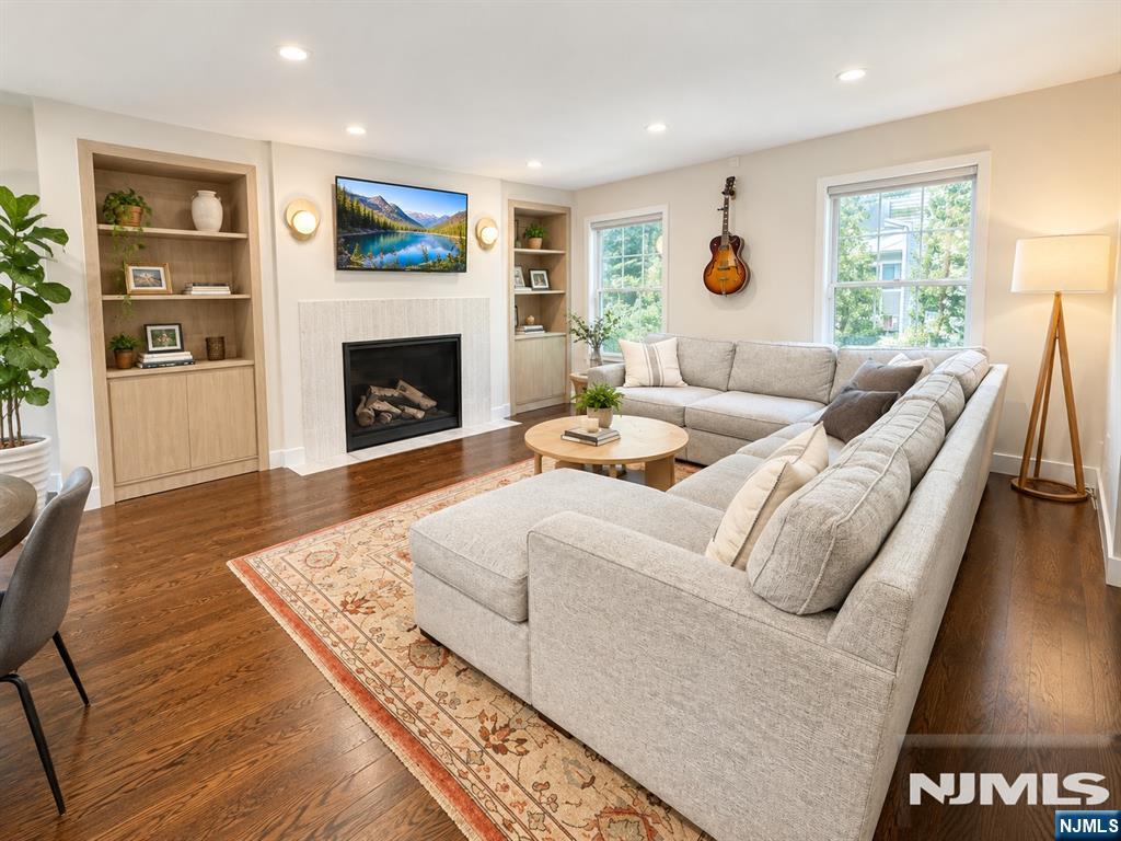 35 Parkway - Photo 2