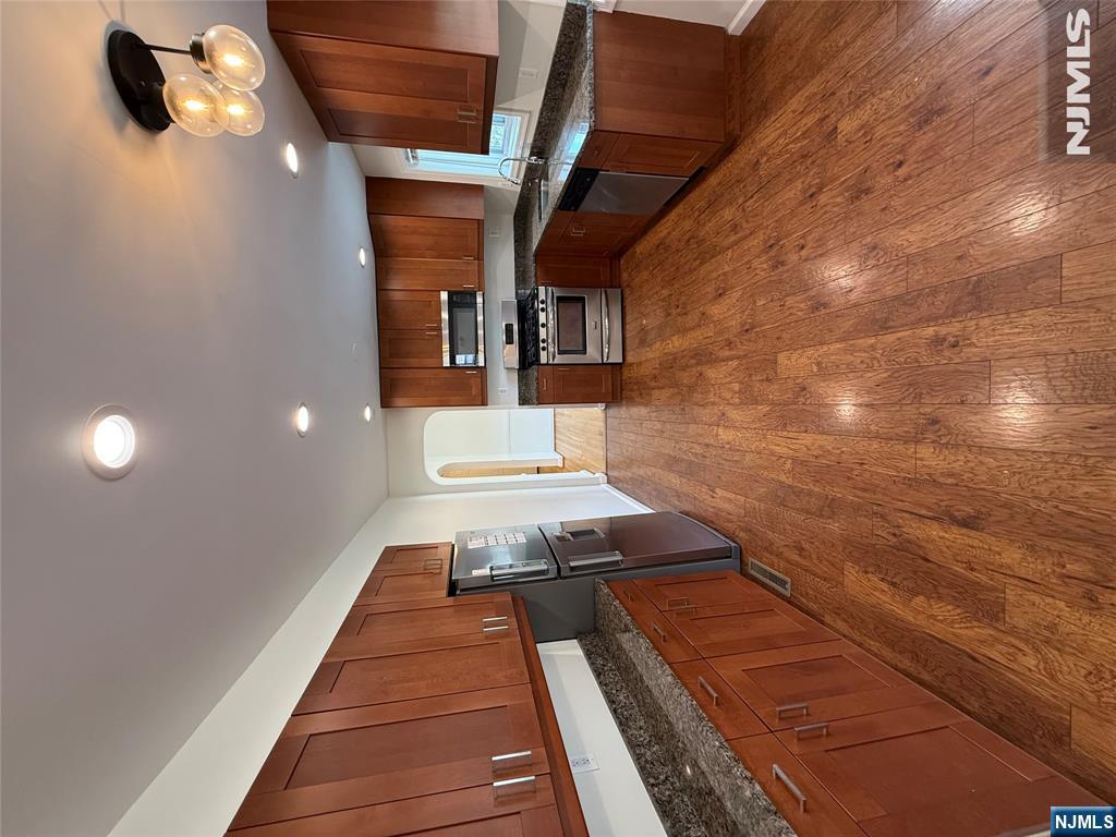 987 Pleasant Drive - Photo 3