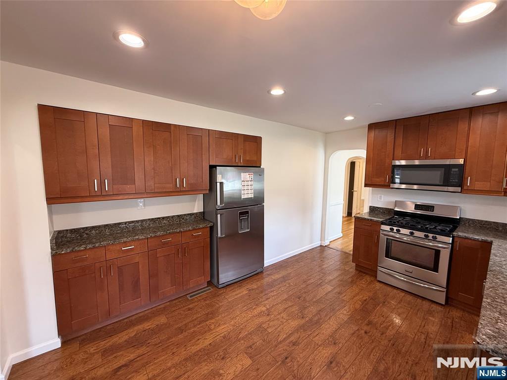 987 Pleasant Drive - Photo 4