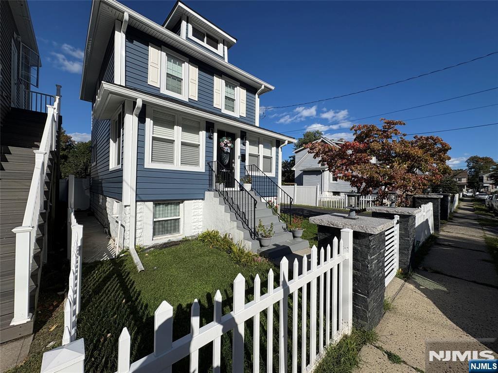 Photo 2 of Single family home for sale at 167 Warren St, Englewood, NJ 07631 | MLS# 26039229 | Listing updated on 2026-10-15