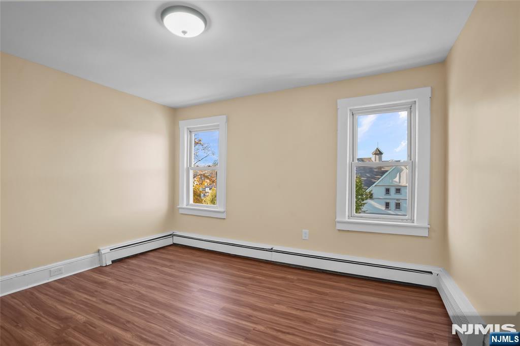 442 Lexington Avenue 3rd Fl - Photo 2