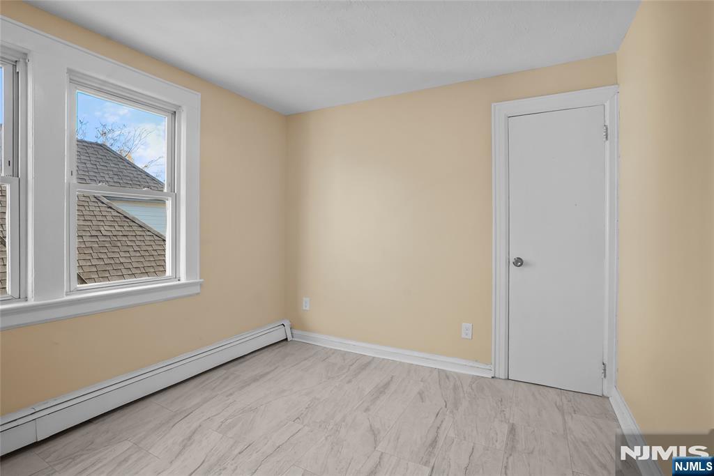 442 Lexington Avenue 3rd Fl - Photo 4