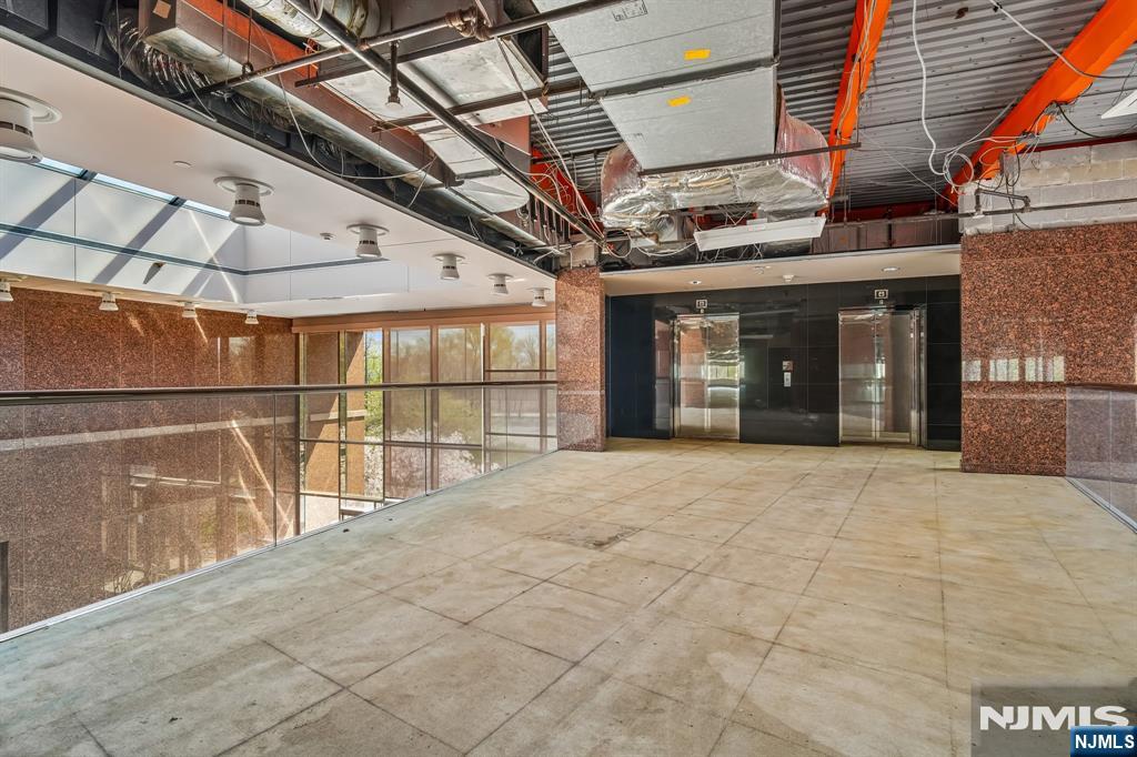1000 Sylvan Avenue — photo 17