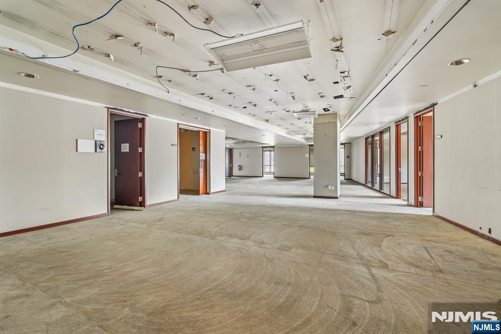 1000 Sylvan Avenue — photo 22