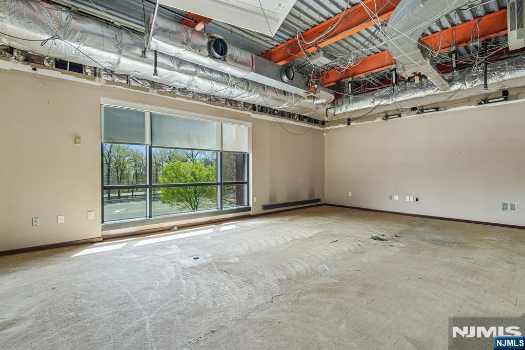 1000 Sylvan Avenue — photo 23