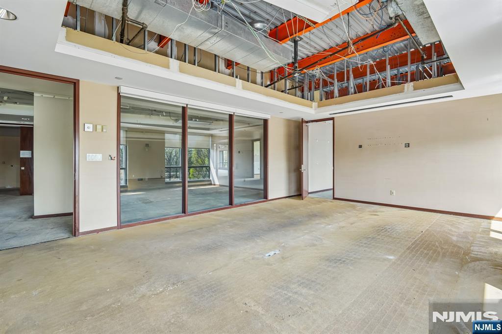 1000 Sylvan Avenue — photo 24