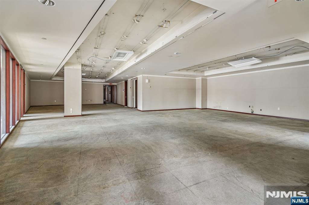 1000 Sylvan Avenue — photo 27